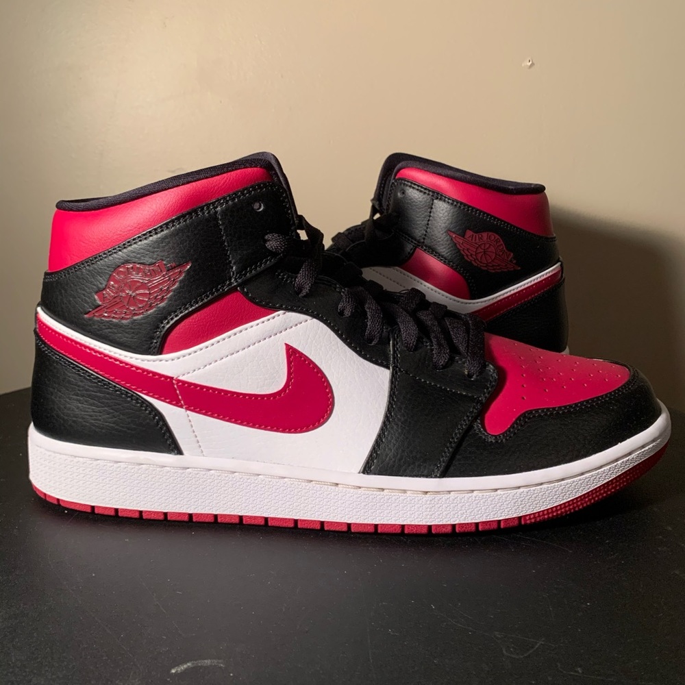 Jordan 1 Mid Noble Red Size 13